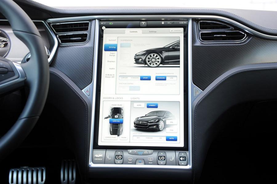 Детали интерьера Tesla Model S 2012 года  (фото 28 из 88)